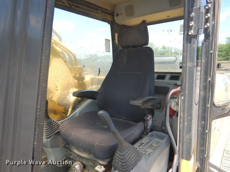 image for item DE4004 2005 Komatsu PC300LC-7 excavator