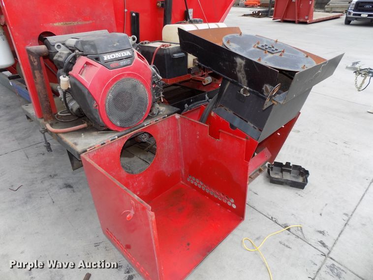 image for item DE7742 Henderson spreader