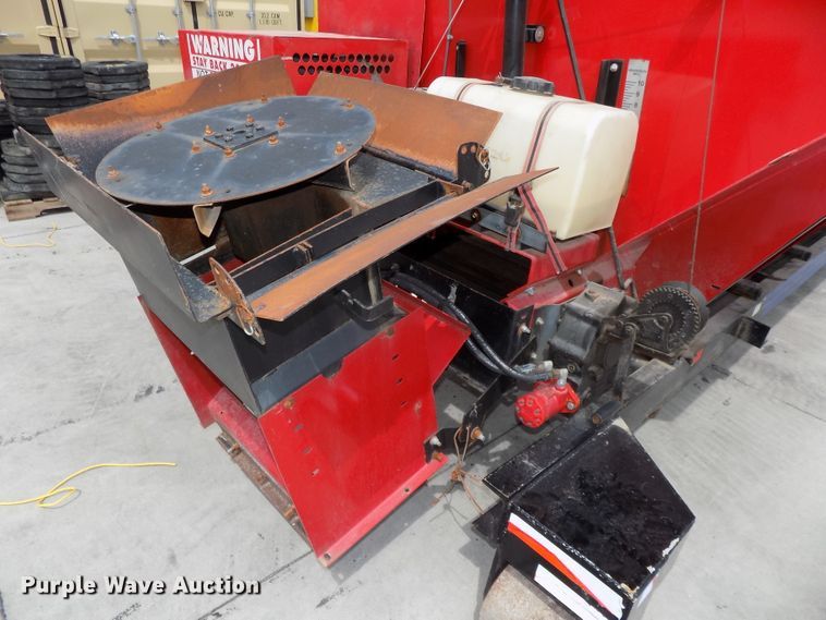 image for item DE7742 Henderson spreader