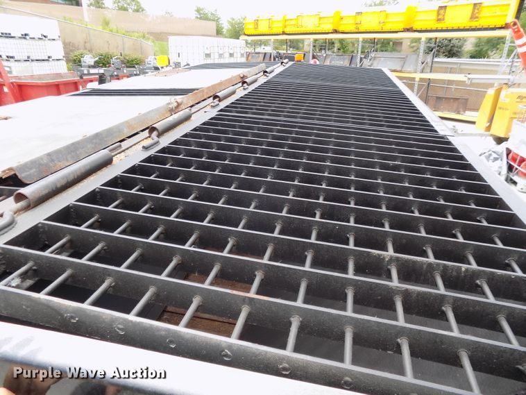 image for item DE7742 Henderson spreader