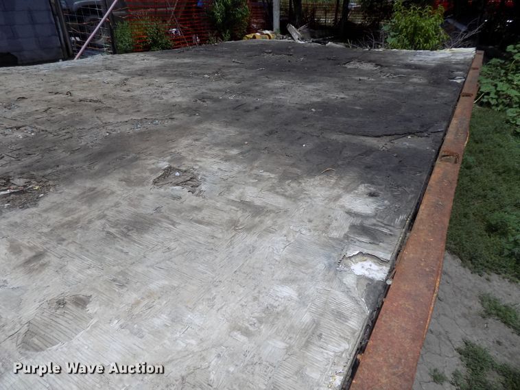 image for item DE7750 1982 Belshe T-82A equipment trailer