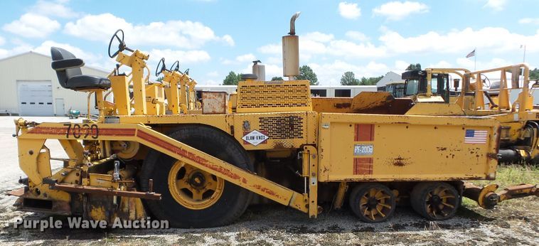 image for item DE7883 1993 Blaw Knox PF200B paver