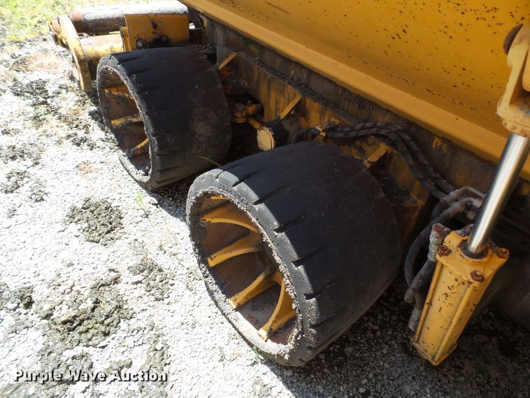 image for item DE7883 1993 Blaw Knox PF200B paver