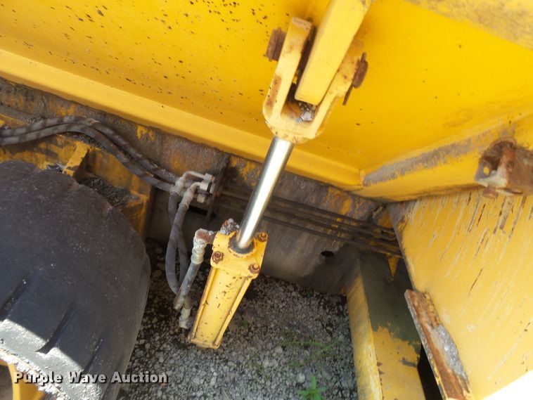 image for item DE7883 1993 Blaw Knox PF200B paver