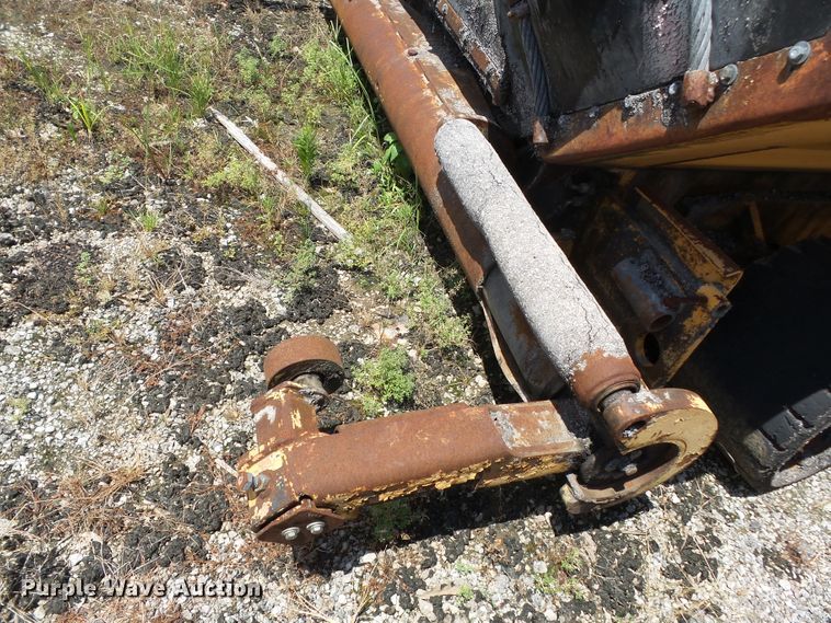 image for item DE7883 1993 Blaw Knox PF200B paver