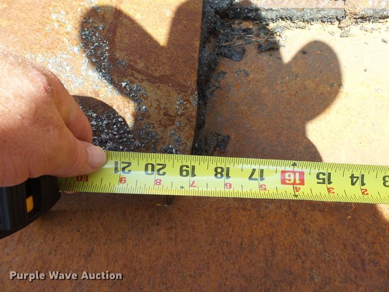 image for item DE7883 1993 Blaw Knox PF200B paver