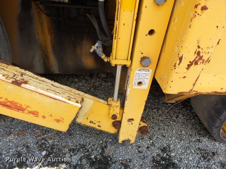 image for item DE7883 1993 Blaw Knox PF200B paver