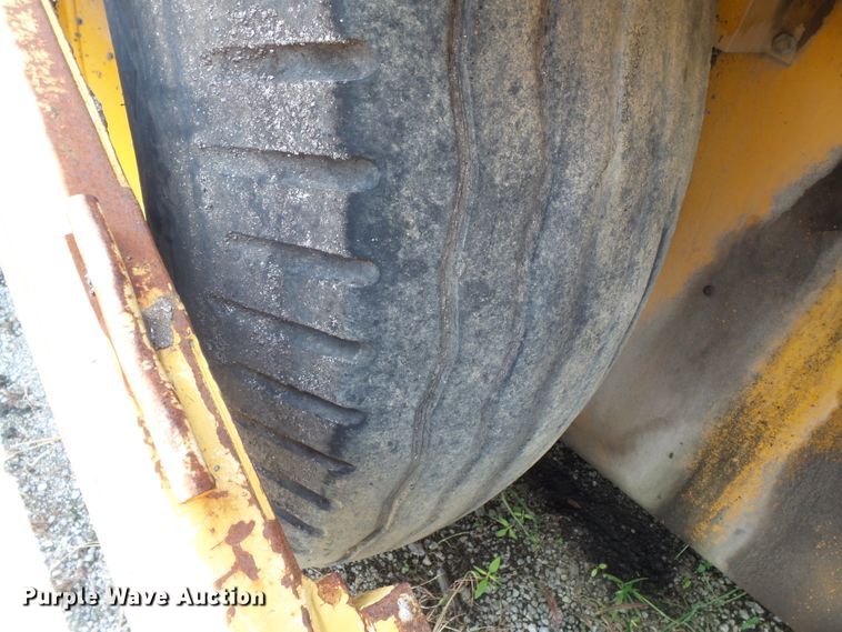 image for item DE7883 1993 Blaw Knox PF200B paver