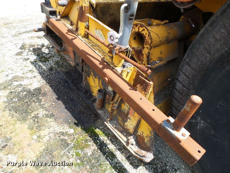 image for item DE7883 1993 Blaw Knox PF200B paver