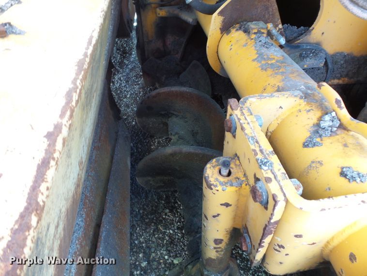 image for item DE7883 1993 Blaw Knox PF200B paver