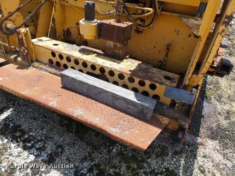 image for item DE7883 1993 Blaw Knox PF200B paver