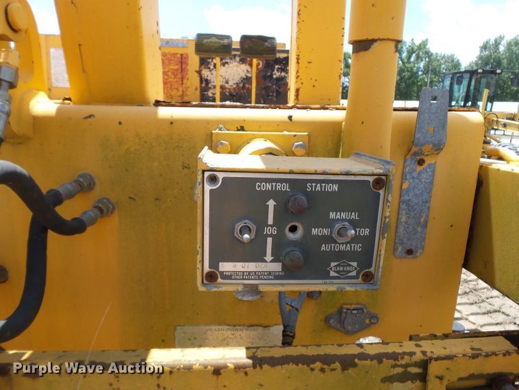 image for item DE7883 1993 Blaw Knox PF200B paver