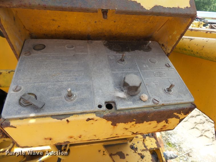 image for item DE7883 1993 Blaw Knox PF200B paver