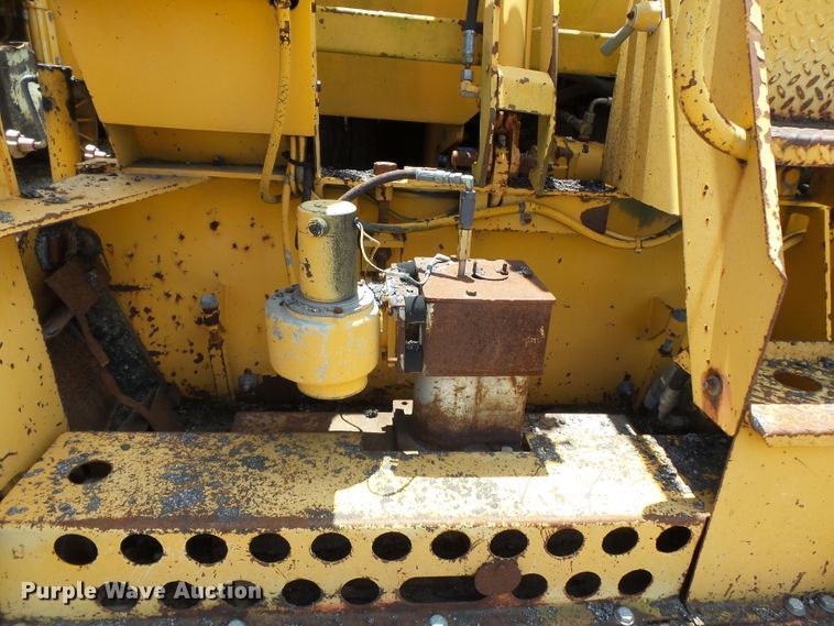 image for item DE7883 1993 Blaw Knox PF200B paver