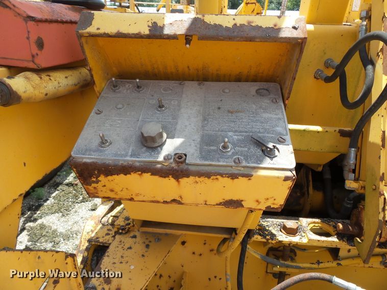 image for item DE7883 1993 Blaw Knox PF200B paver