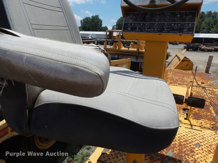 image for item DE7883 1993 Blaw Knox PF200B paver