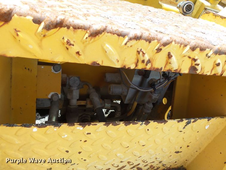 image for item DE7883 1993 Blaw Knox PF200B paver