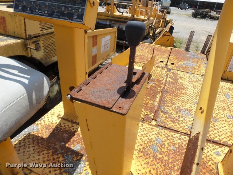 image for item DE7883 1993 Blaw Knox PF200B paver