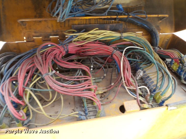 image for item DE7883 1993 Blaw Knox PF200B paver