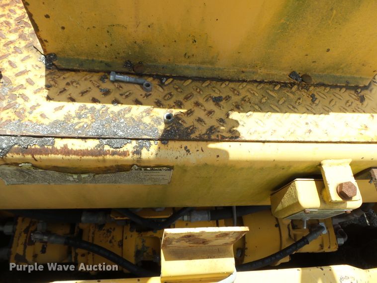 image for item DE7883 1993 Blaw Knox PF200B paver