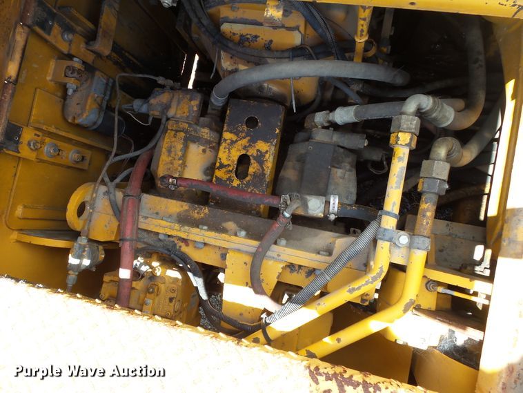 image for item DE7883 1993 Blaw Knox PF200B paver