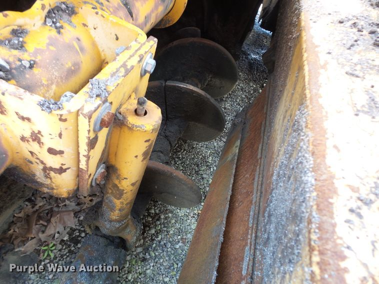 image for item DE7883 1993 Blaw Knox PF200B paver