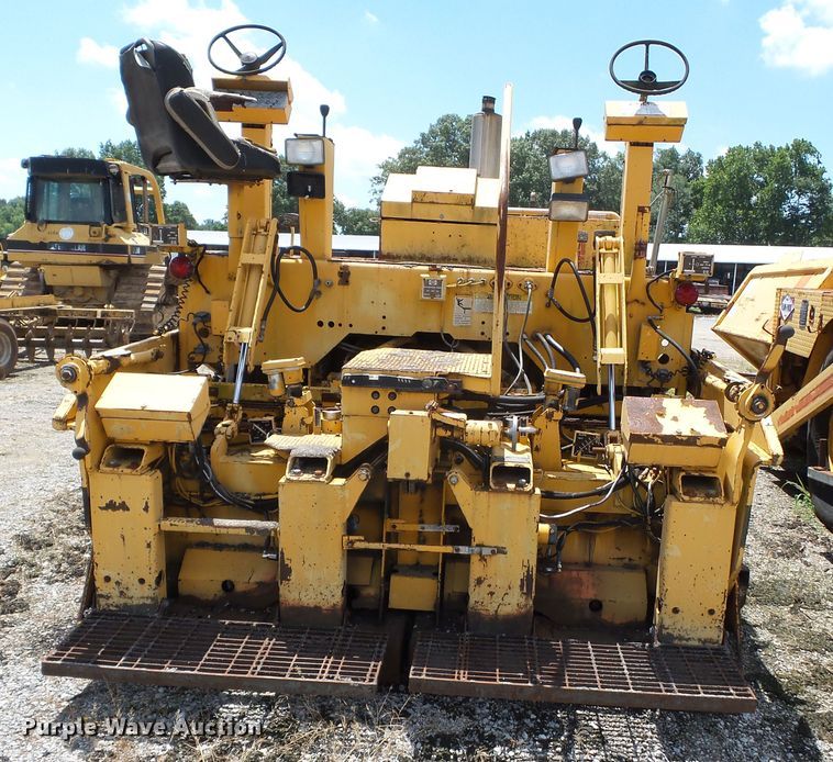 image for item DE7884 1996 Blaw Knox PF171A paver