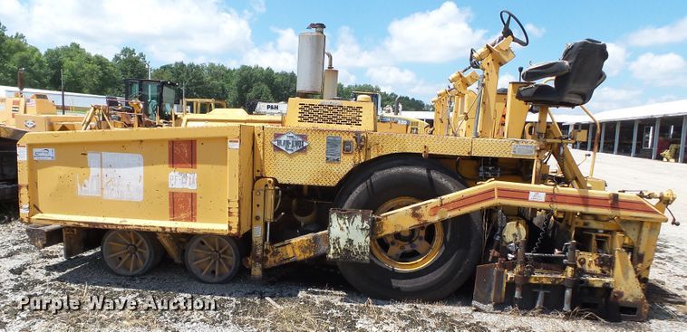 image for item DE7884 1996 Blaw Knox PF171A paver