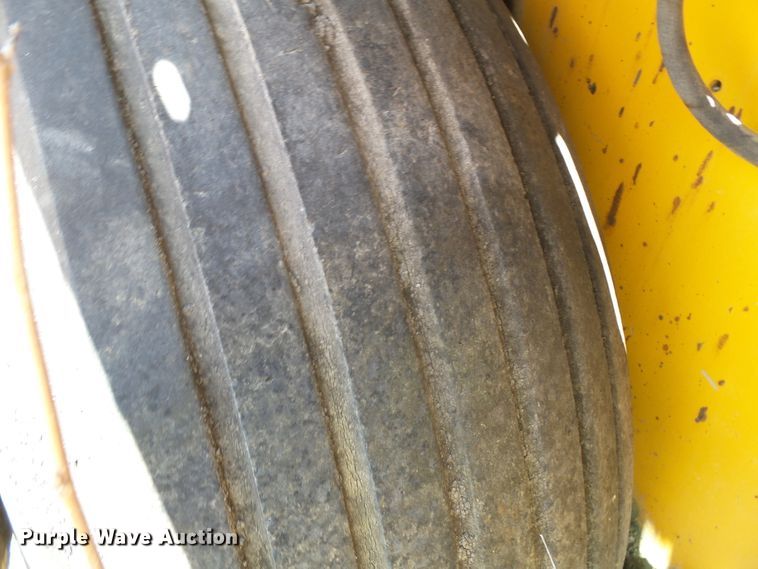 image for item DE7884 1996 Blaw Knox PF171A paver