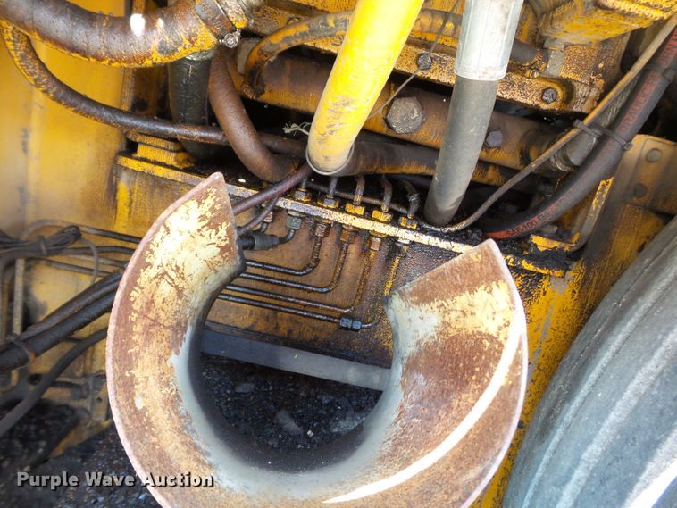 image for item DE7884 1996 Blaw Knox PF171A paver