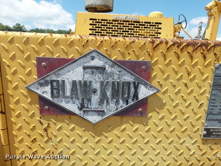 image for item DE7884 1996 Blaw Knox PF171A paver