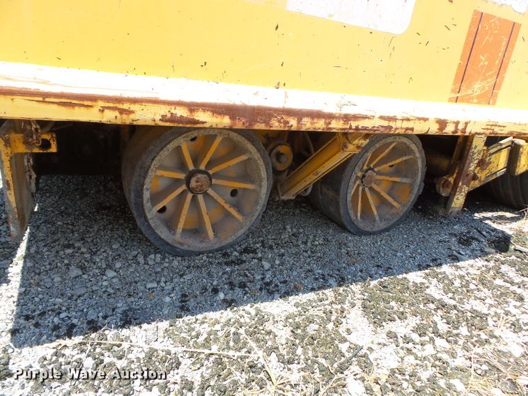 image for item DE7884 1996 Blaw Knox PF171A paver