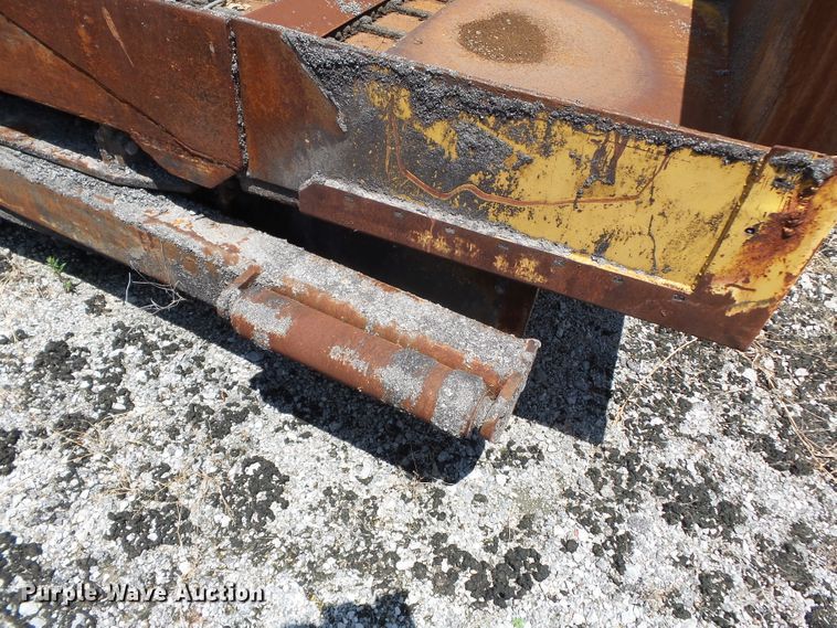 image for item DE7884 1996 Blaw Knox PF171A paver