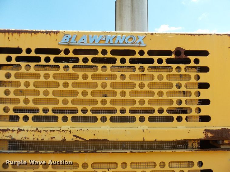 image for item DE7884 1996 Blaw Knox PF171A paver