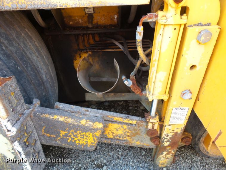 image for item DE7884 1996 Blaw Knox PF171A paver