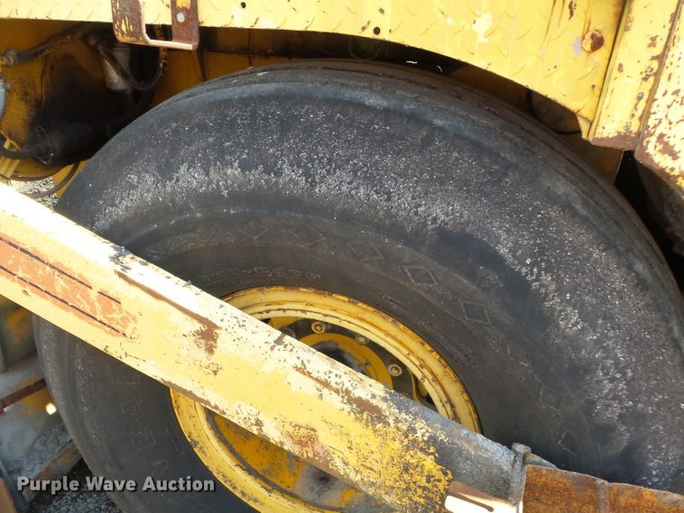 image for item DE7884 1996 Blaw Knox PF171A paver