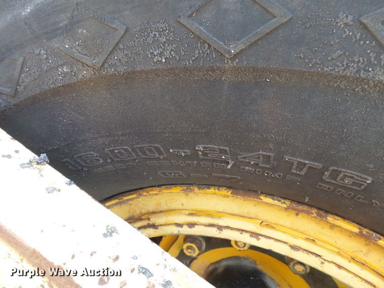 image for item DE7884 1996 Blaw Knox PF171A paver