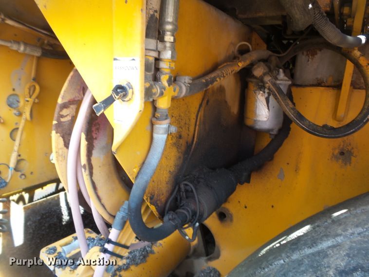 image for item DE7884 1996 Blaw Knox PF171A paver