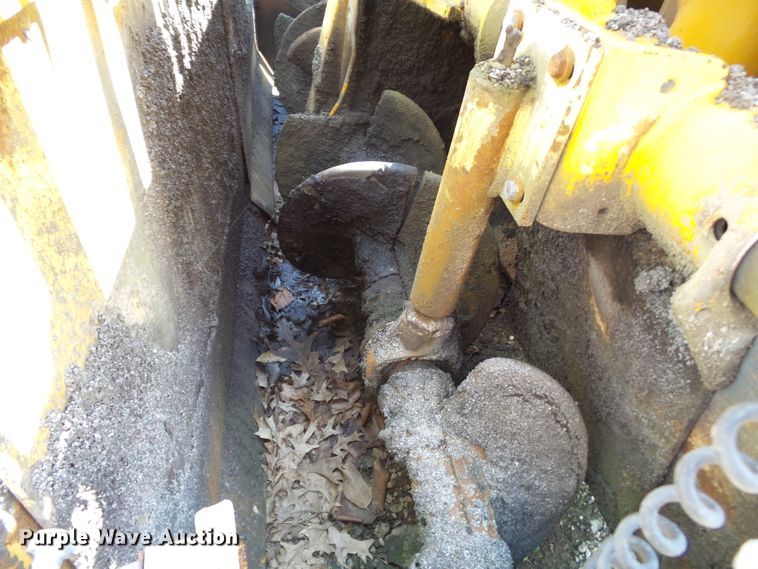 image for item DE7884 1996 Blaw Knox PF171A paver