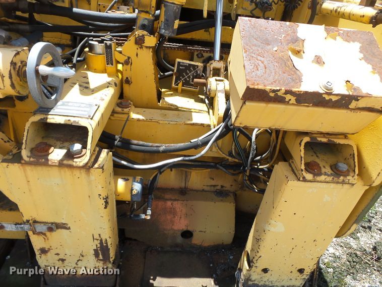 image for item DE7884 1996 Blaw Knox PF171A paver