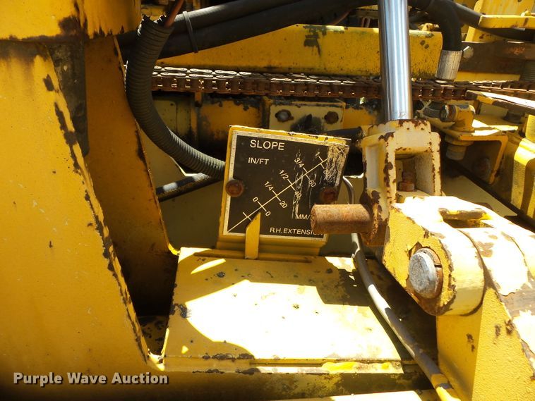 image for item DE7884 1996 Blaw Knox PF171A paver