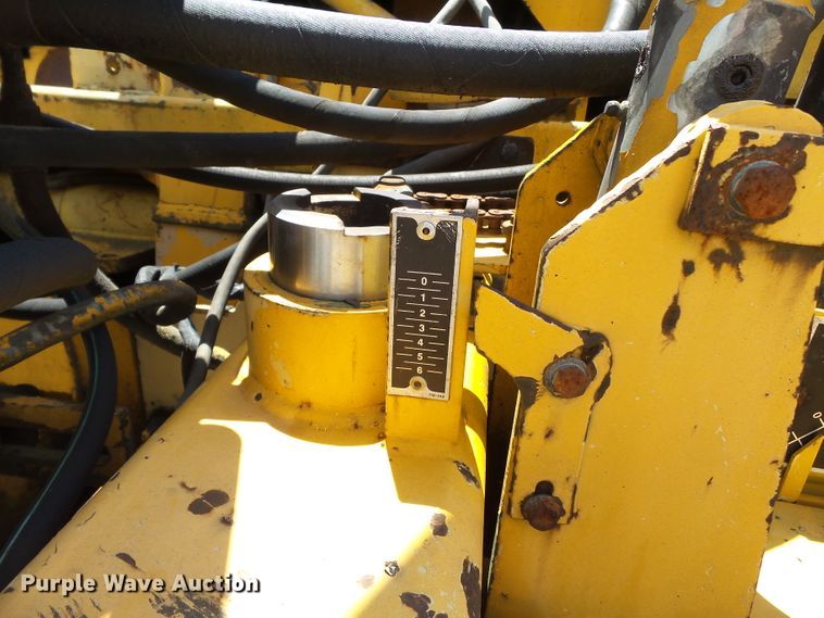 image for item DE7884 1996 Blaw Knox PF171A paver