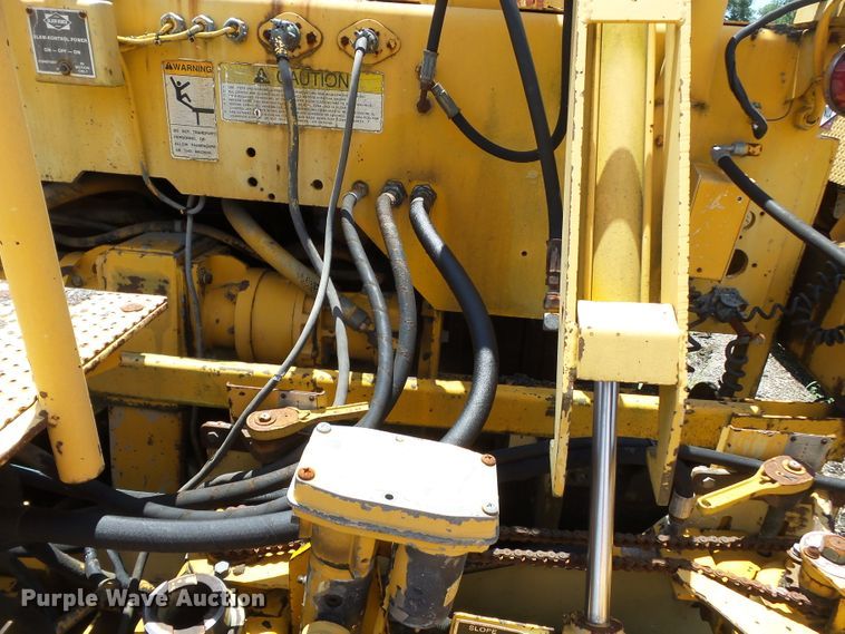 image for item DE7884 1996 Blaw Knox PF171A paver