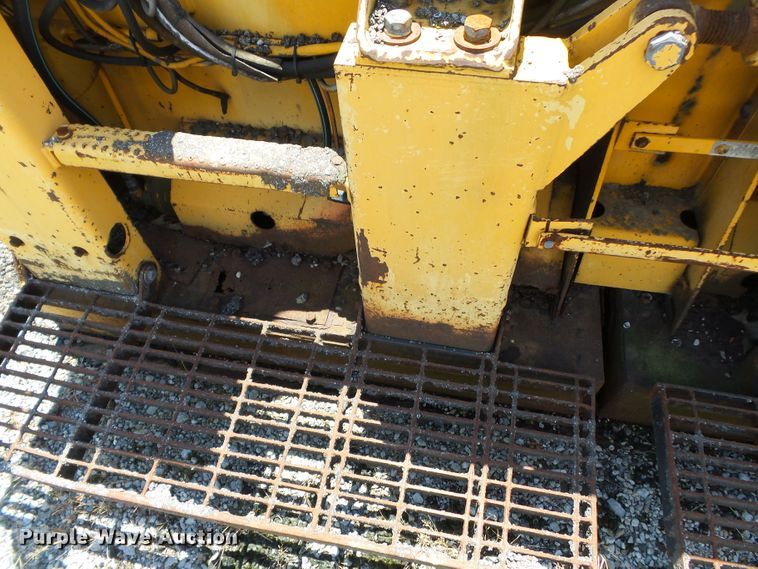 image for item DE7884 1996 Blaw Knox PF171A paver