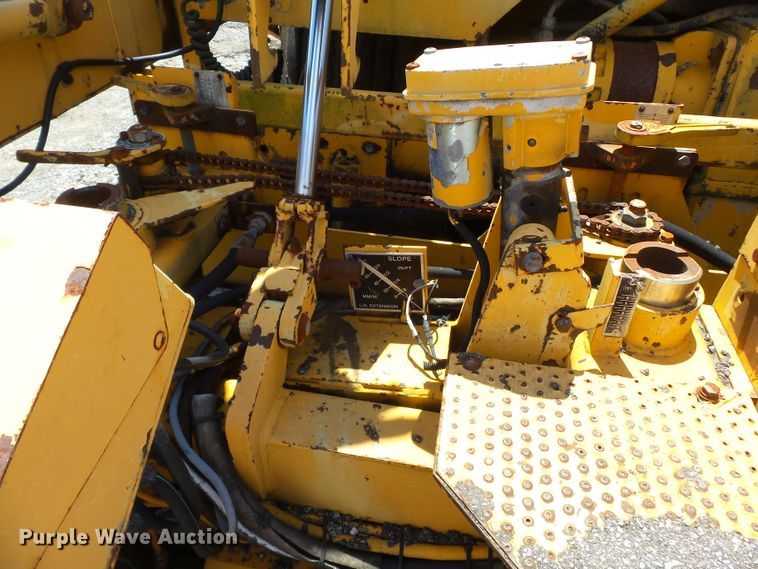 image for item DE7884 1996 Blaw Knox PF171A paver