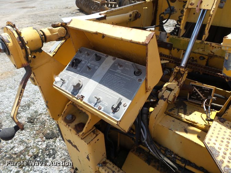 image for item DE7884 1996 Blaw Knox PF171A paver