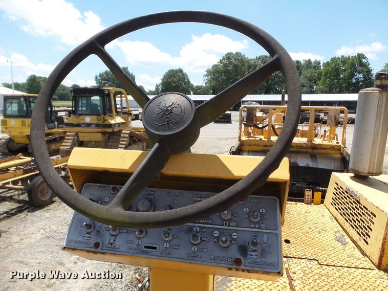 image for item DE7884 1996 Blaw Knox PF171A paver