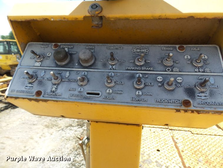 image for item DE7884 1996 Blaw Knox PF171A paver