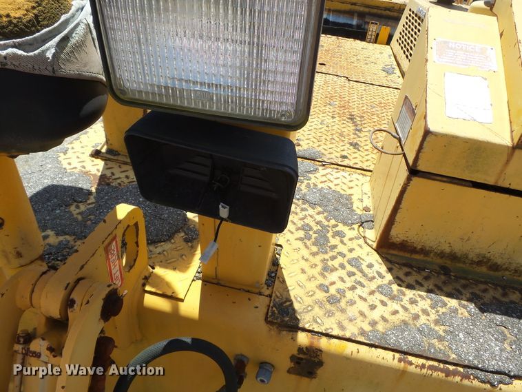 image for item DE7884 1996 Blaw Knox PF171A paver