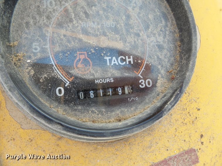 image for item DE7884 1996 Blaw Knox PF171A paver